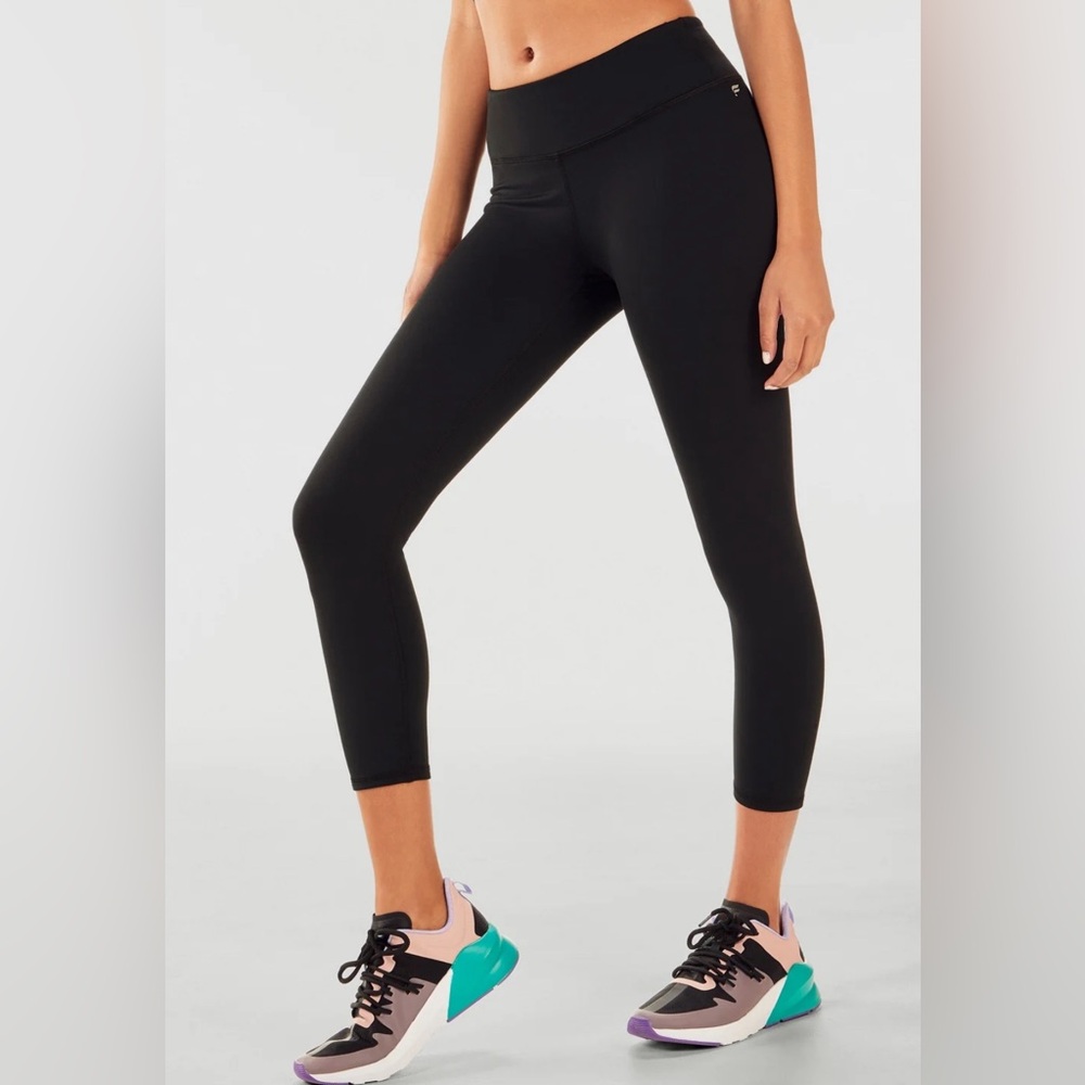 Fabletics Black Cropped Leggings Sz S